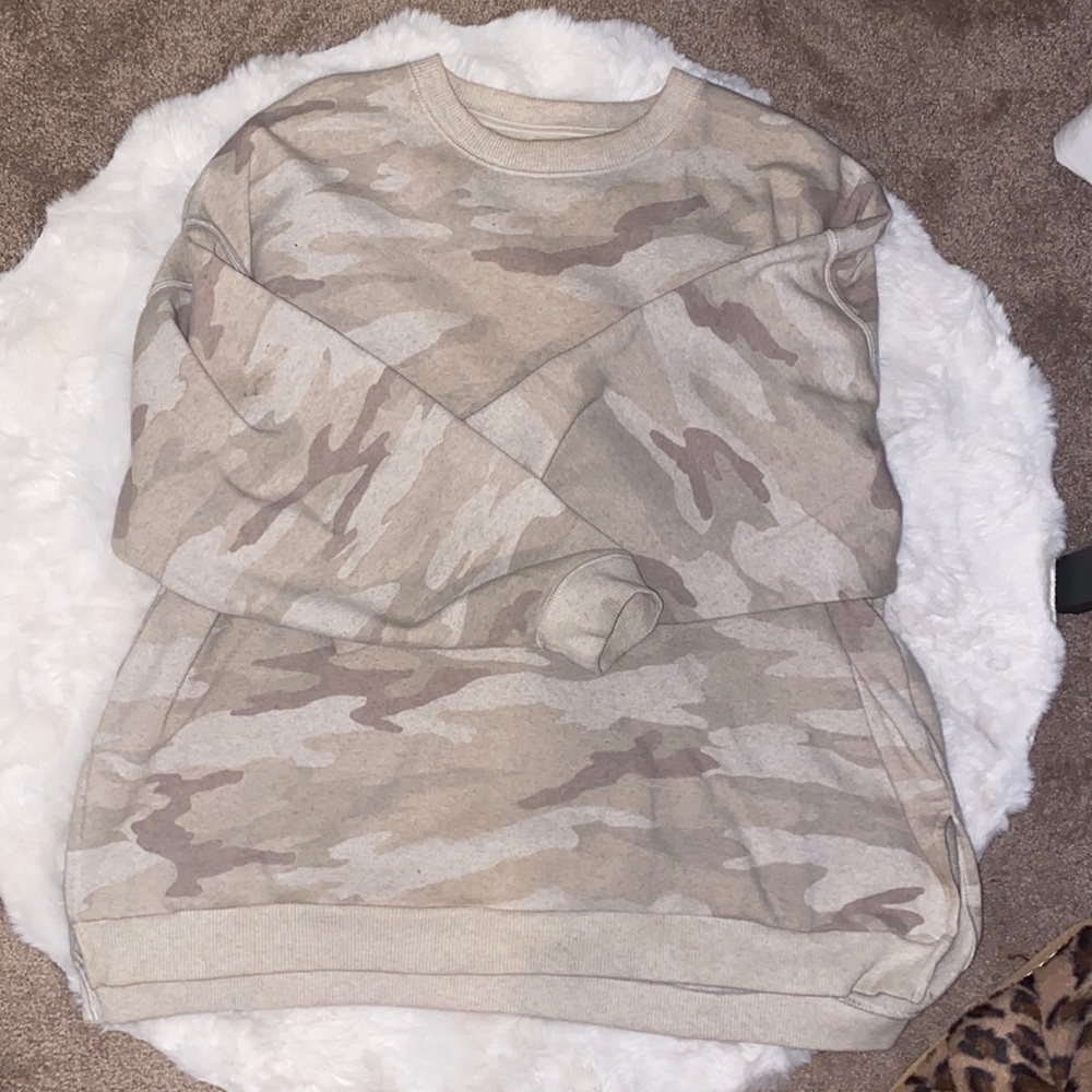 American Eagle Crew Neck Sweater